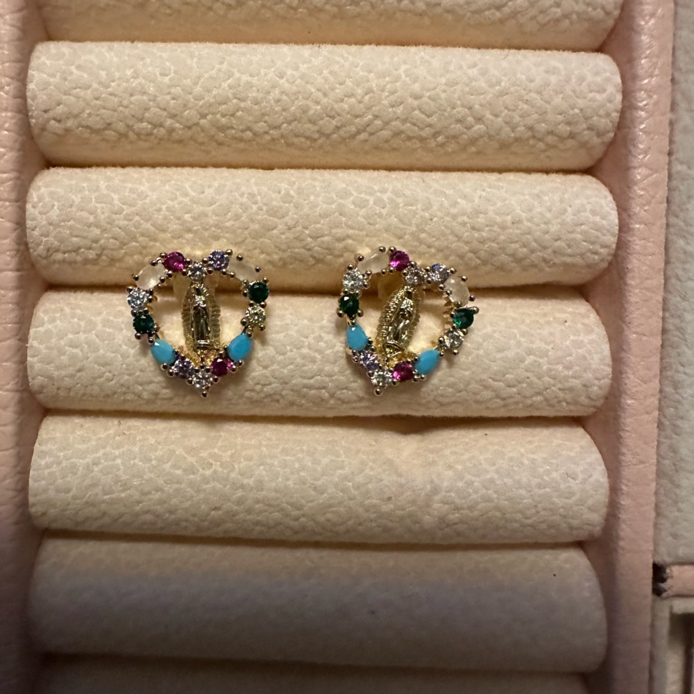 New pair of earrings